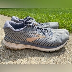 Brooks Adrenaline GTS 20 size women’s 8.5
